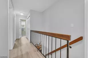 28 Hawthorn Dr, Edison Twp., NJ 08820 - Photo 29