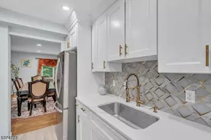 28 Hawthorn Dr, Edison Twp., NJ 08820 - Photo 11