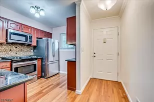 6 Tulip Ct, Edison Twp., NJ 08820 - Photo 9