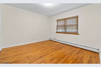 239 Crescent Ln, Cliffside Park, NJ 07010 - Photo 9