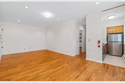 239 Crescent Ln, Cliffside Park, NJ 07010 - Photo 7