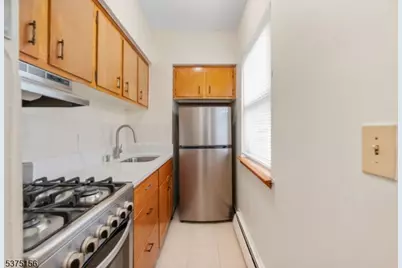 239 Crescent Ln, Cliffside Park, NJ 07010 - Photo 5