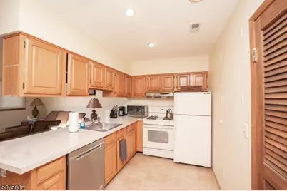 2 Falkenstein Dr Unit #4, Vernon, NJ 07462 - Photo 5