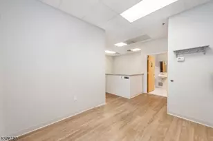 504 Hamburg Tpke, Wayne, NJ 07470 - Photo 17