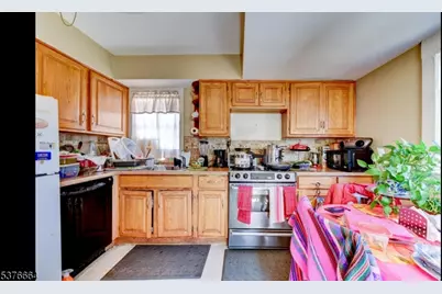 18 Perry St Ab #A&amp;B, Dover, NJ 07801 - Photo 9