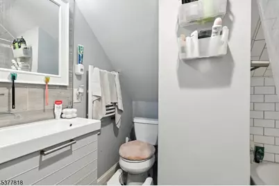 211 Bradford Ave, Linden, NJ 07036 - Photo 13