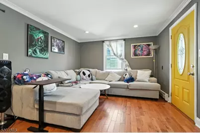 211 Bradford Ave, Linden, NJ 07036 - Photo 3