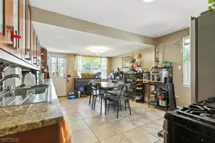 211 Bradford Ave, Linden, NJ 07036 - Photo 7