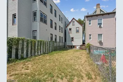 85 Lang St, Newark, NJ 07105 - Photo 9