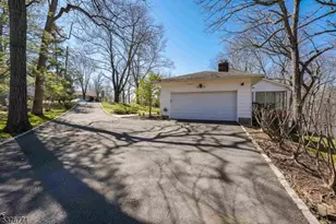 17 Oxford Dr, Livingston, NJ 07039 - Photo 29