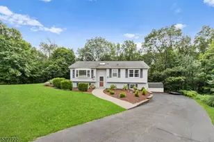 540 Grandview Dr, Vernon, NJ 07422 - Photo 1