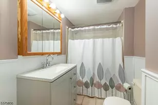 410 Horseneck Rd, Fairfield, NJ 07004 - Photo 21