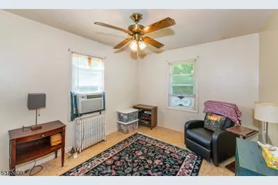 410 Horseneck Rd, Fairfield, NJ 07004 - Photo 23