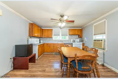 410 Horseneck Rd, Fairfield, NJ 07004 - Photo 17