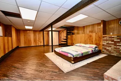 221 S Maryland Ave, Jefferson Township, NJ 07849 - Photo 9