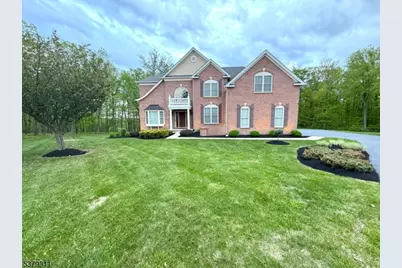 8 Stark Ct, Mount Olive, NJ 07836 - Photo 1