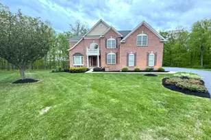 8 Stark Ct, Mount Olive, NJ 07836 - Photo 1