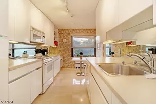 2 Claridge Dr 2Hw, Verona Twp., NJ 07044 - Photo 3