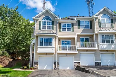 132 Summit Rdg, Pompton Lakes, NJ 07442 - Photo 1