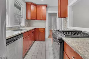 32 Dodd St, East Orange, NJ 07017 - Photo 7