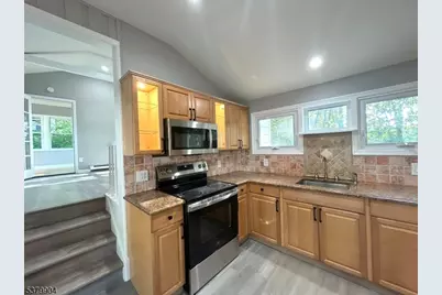 38 E Shawnee Trl, Jefferson Township, NJ 07885 - Photo 11