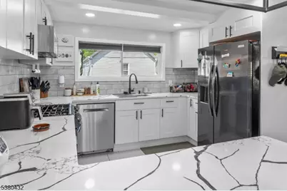 17 Main St, Hamburg, NJ 07419 - Photo 9