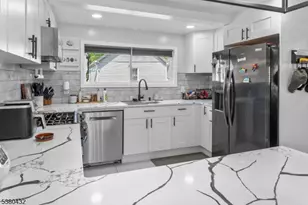 17 Main St, Hamburg, NJ 07419 - Photo 9