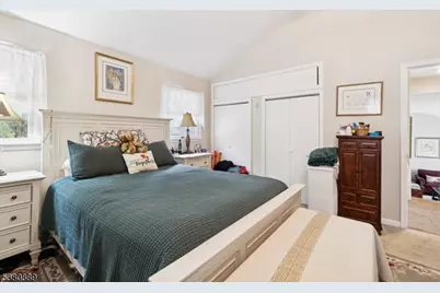 266 Amherst Ave, Woodbridge Township, NJ 07067 - Photo 13