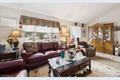 266 Amherst Ave, Woodbridge Township, NJ 07067 - Photo 5