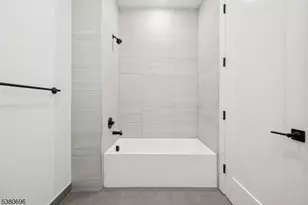 289 Halsey St, Newark, NJ 07102 - Photo 13