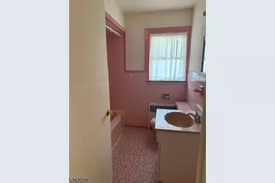 1040 McBride Ave #4, Woodland Park, NJ 07424 - Photo 3