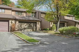 29 Ponds Cir, Wayne Twp., NJ 07470 - Photo 3