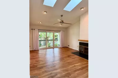 21 Crabapple Ln, Franklin Township, NJ 08823 - Photo 5