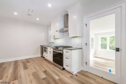 31 Oak Grove Rd #2, Caldwell, NJ 07006 - Photo 3