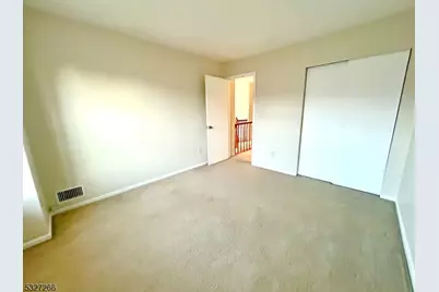 30 Willow Ci, Hamburg, NJ 07419 - Photo 5