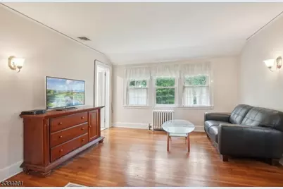 12 Edgewood Rd, Edison Twp., NJ 08820 - Photo 27