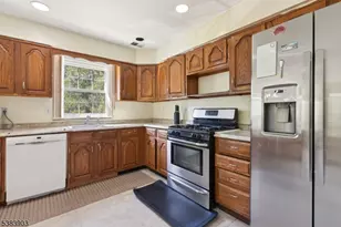 3606 Springbrook Dr, Edison Twp., NJ 08820 - Photo 15