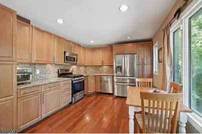 36 Independence Ct, Clifton, NJ 07013 - Photo 7