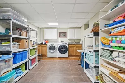 36 Independence Ct, Clifton, NJ 07013 - Photo 35