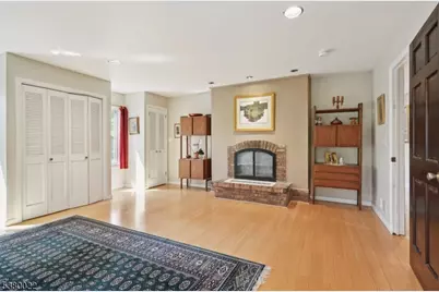 36 Independence Ct, Clifton, NJ 07013 - Photo 13