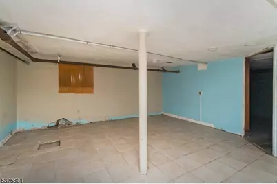 424 E 4th Ave, Roselle, NJ 07203 - Photo 17