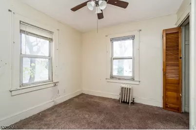 424 E 4th Ave, Roselle, NJ 07203 - Photo 13