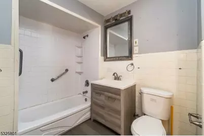 424 E 4th Ave, Roselle, NJ 07203 - Photo 15