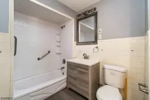 424 E 4th Ave, Roselle, NJ 07203 - Photo 15