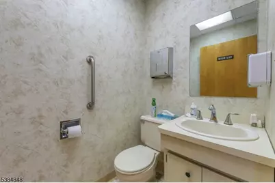 782 Valley Rd, Wayne, NJ 07470 - Photo 23