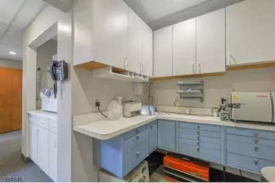 782 Valley Rd, Wayne, NJ 07470 - Photo 17