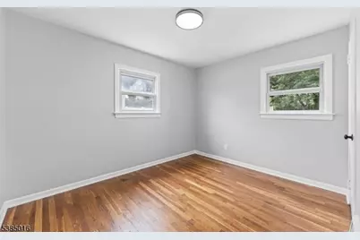 18 Farmingdale Ave, Bloomfield, NJ 07003 - Photo 17