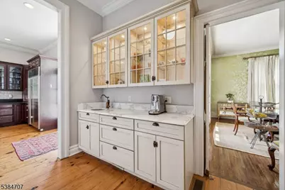 21 Franklin Pl, Morristown, NJ 07960 - Photo 9