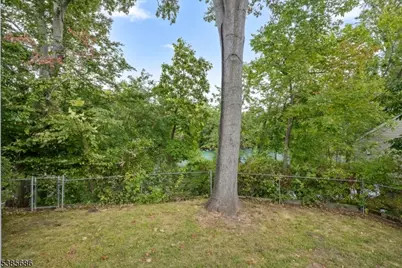 250 Woodcliff Ave, Little Falls Township, NJ 07424 - Photo 27