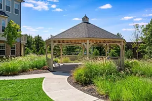 27 Gala Ct, Livingston Twp., NJ 07039 - Photo 19